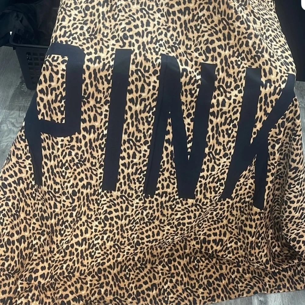 PINK Victoria's Secret RARE Leopard and Polka Dot Reversible Full/Queen Duvet